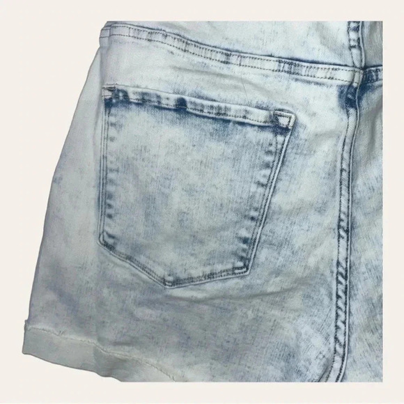 Women’s RISEN CROSS OVER DENIM JEAN SHORTS SIZE 2XL BLEACH DENIM WASH‎ CO… - Picture 9 of 12